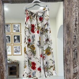 💰$10 CLOSET SALE 💰 Floral Wide-Leg Pants